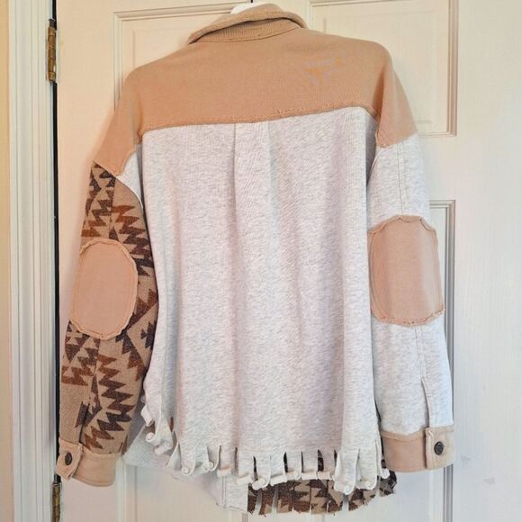 Miss Me Women's Taupe Aztec Button Front Mixed Shacket Small Never Worn - Picture 6 of 16